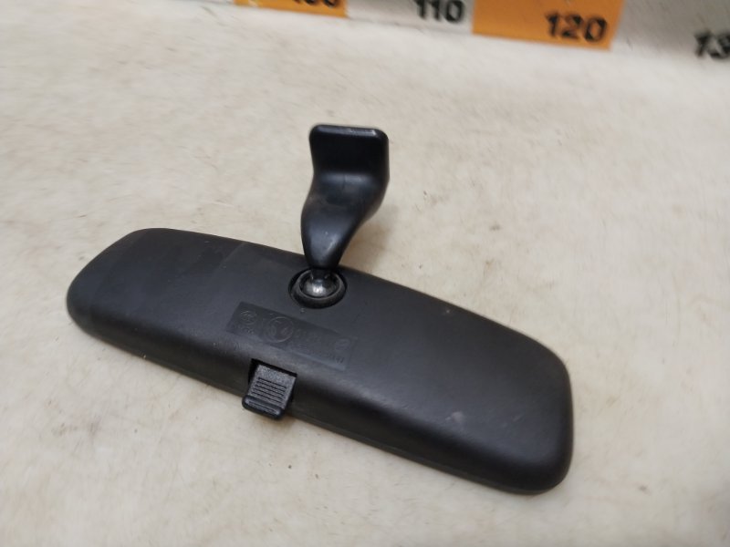 Зеркало заднего вида