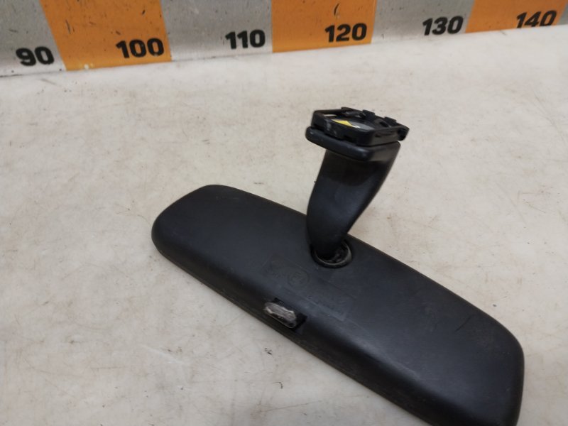 Зеркало заднего вида