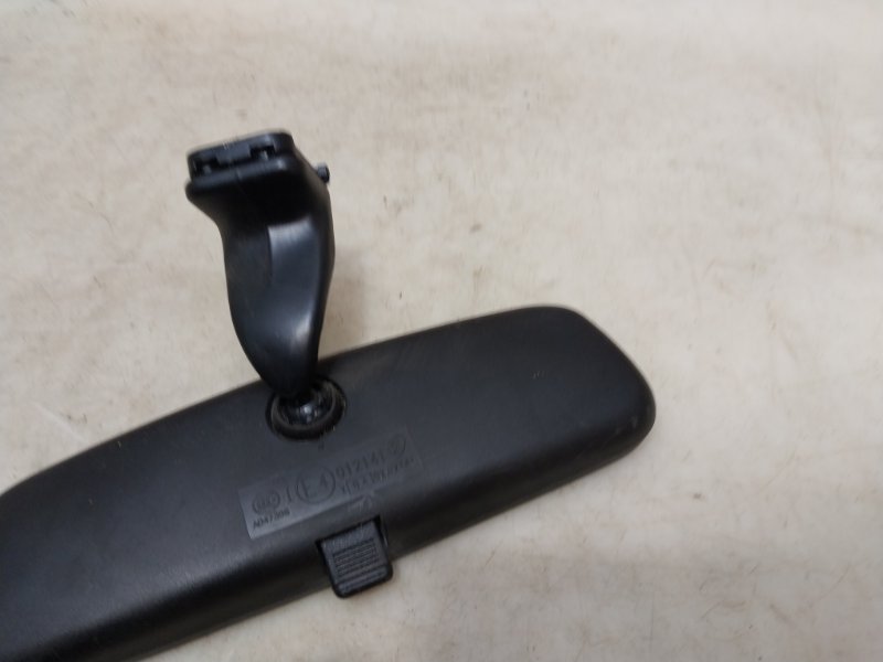 Зеркало заднего вида