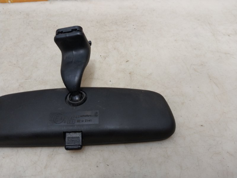 Зеркало заднего вида