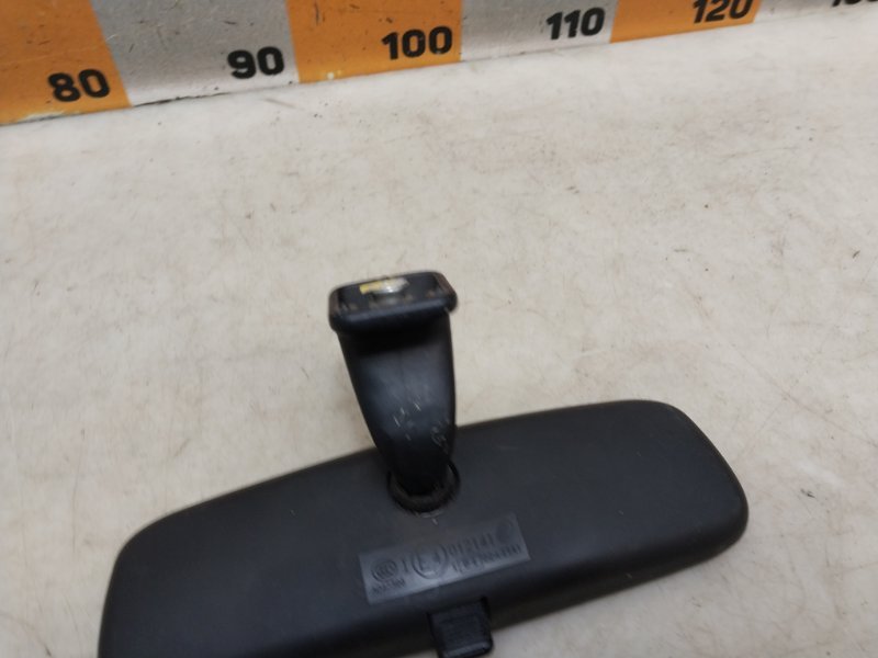 Зеркало заднего вида