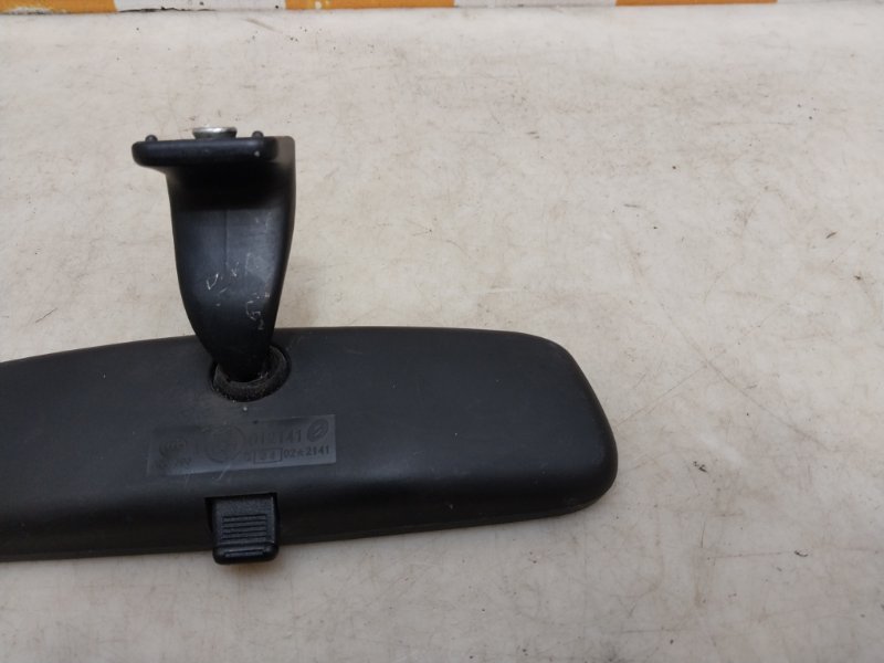 Зеркало заднего вида