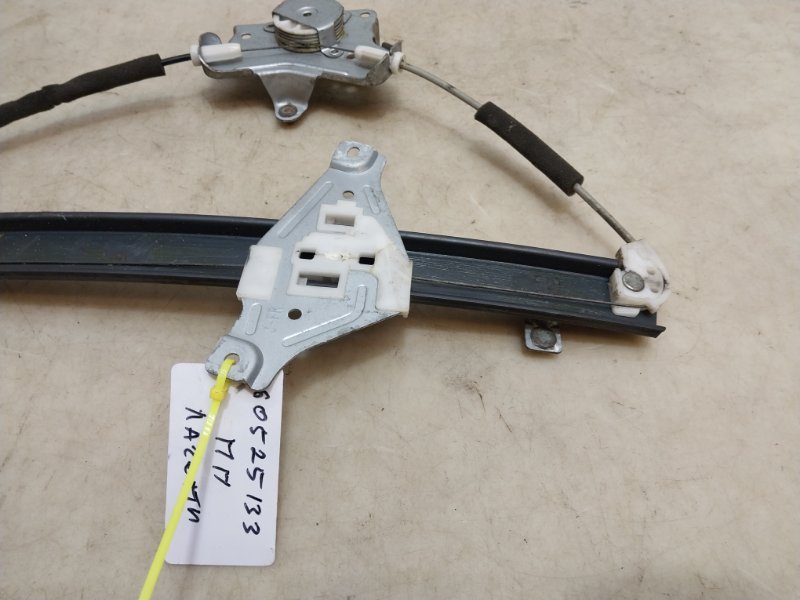 Стеклоподъемник электр. передний правый