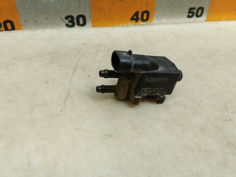 Клапан вентиляции топливного бака