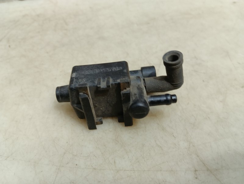 Клапан вентиляции топливного бака