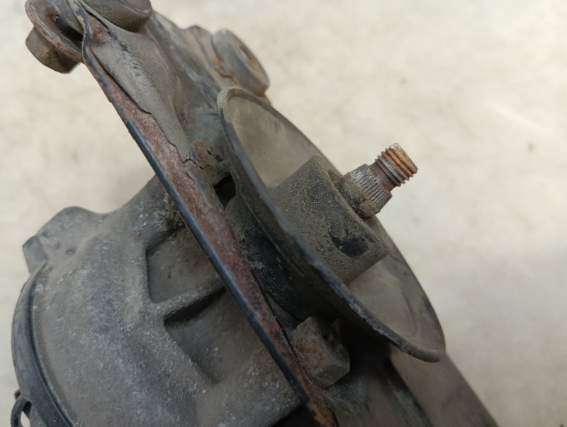 Моторчик стеклоочистителя передний