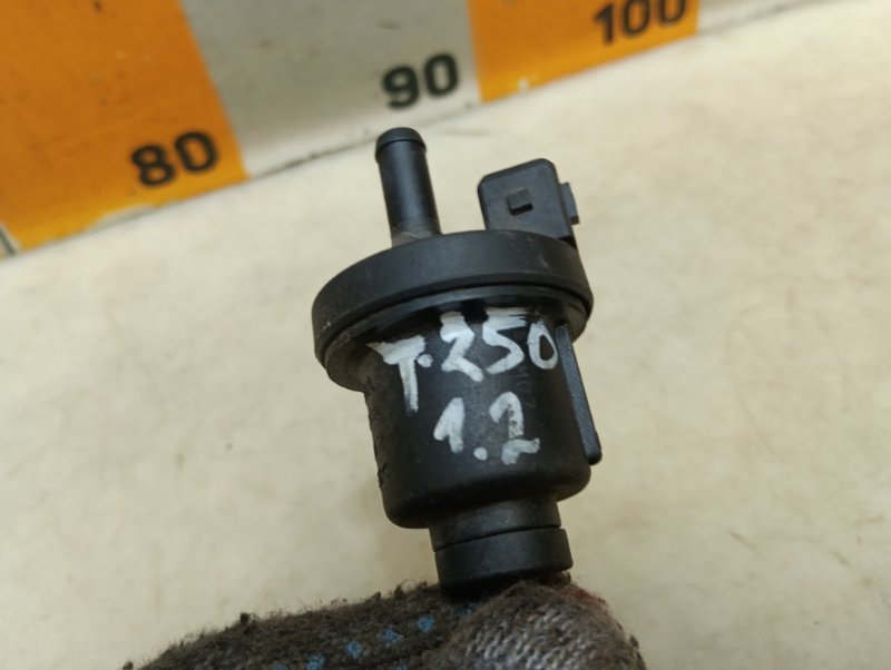 Клапан вентиляции топливного бака