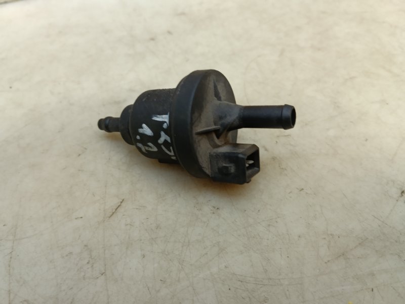 Клапан вентиляции топливного бака