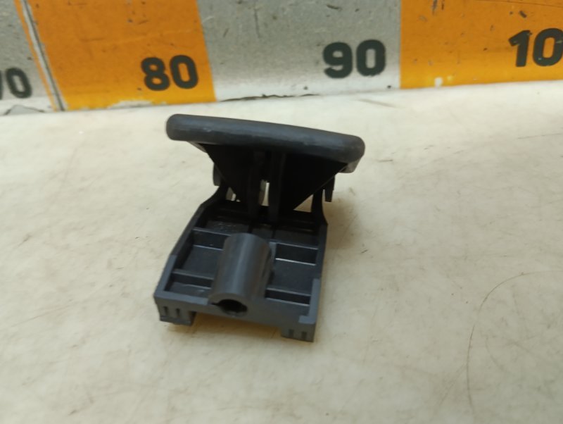 Ручка открывания капота