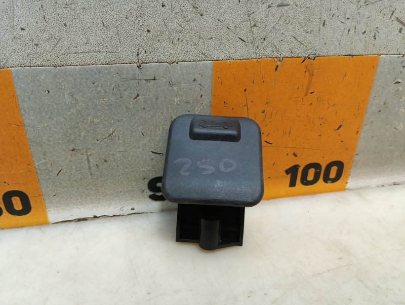 Ручка открывания капота