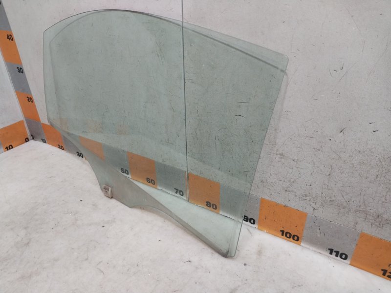 Стекло двери задней правой