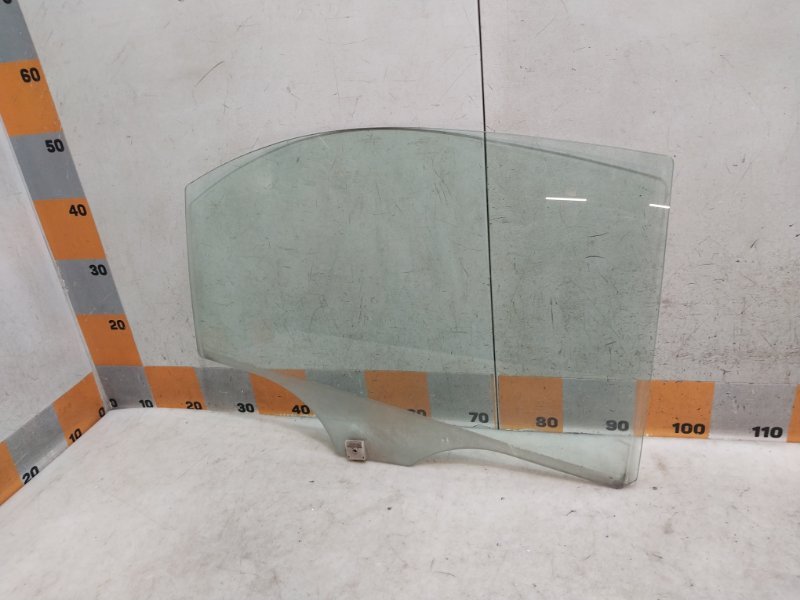 Стекло двери задней правой