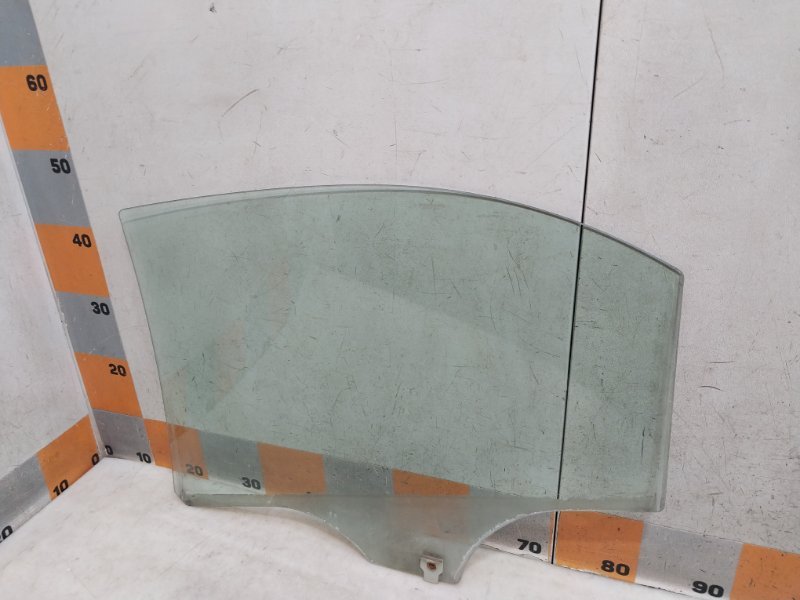 Стекло двери задней правой