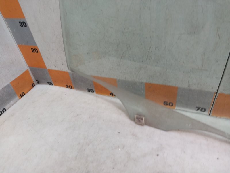 Стекло двери задней правой