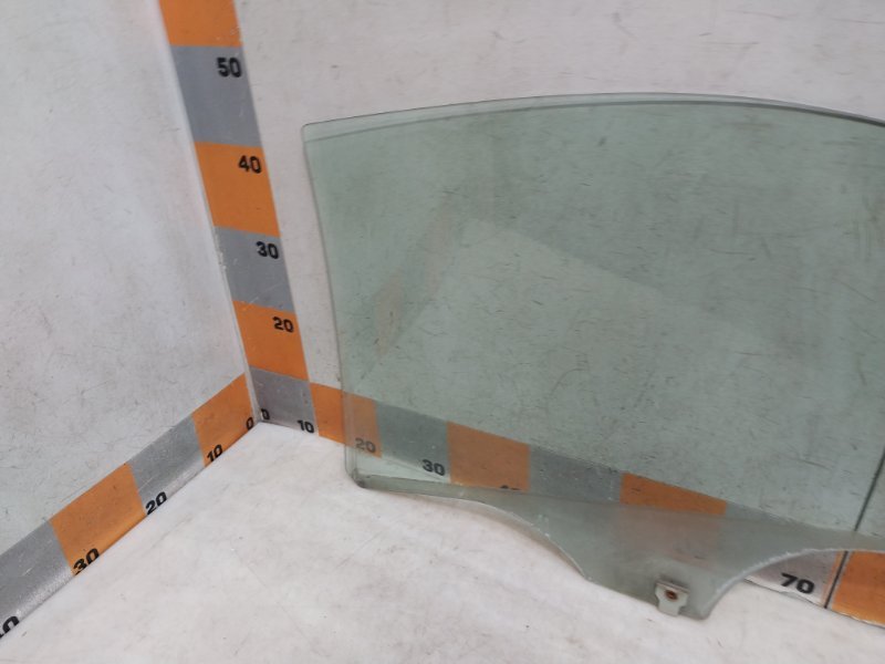 Стекло двери задней правой