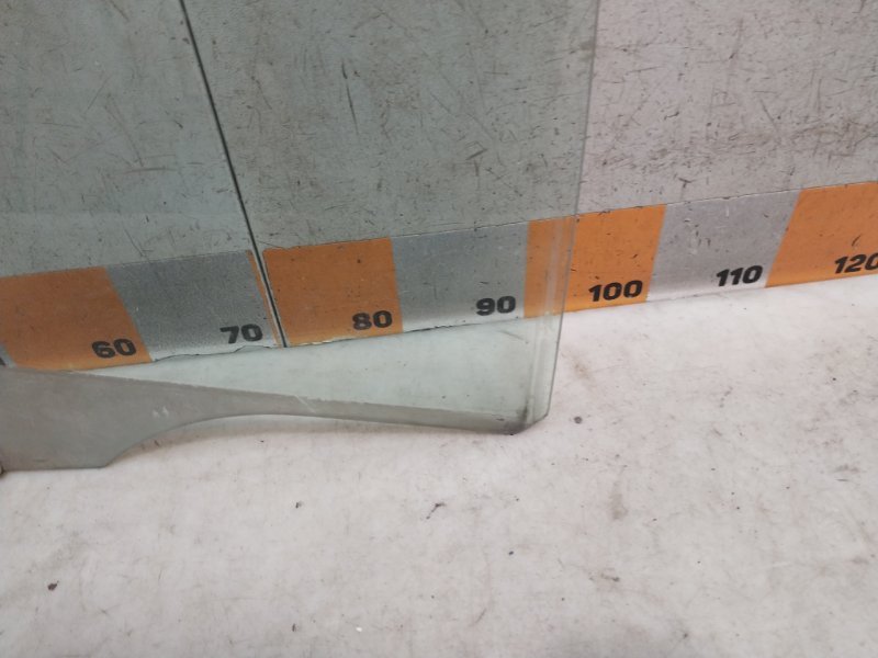 Стекло двери задней правой