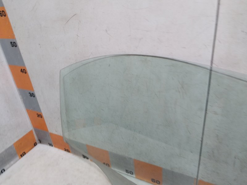 Стекло двери задней правой