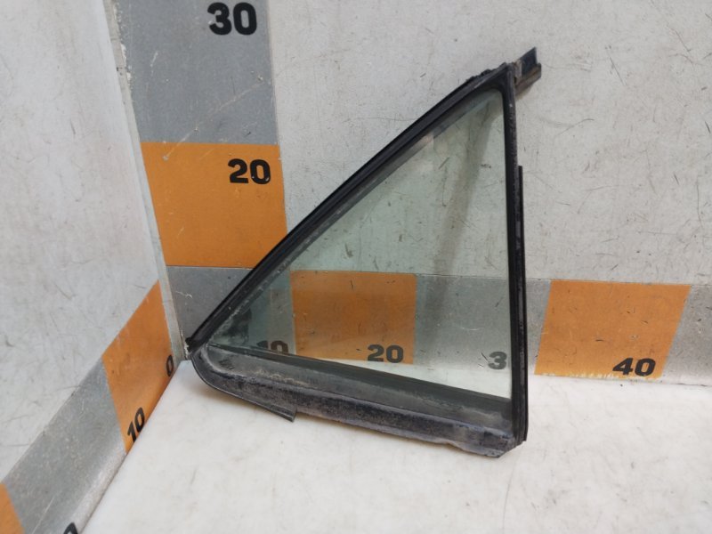 Стекло двери задней правой