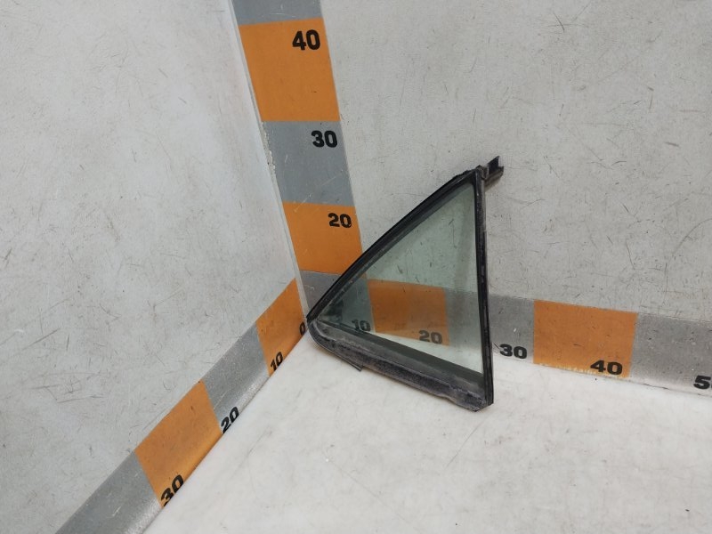 Стекло двери задней правой