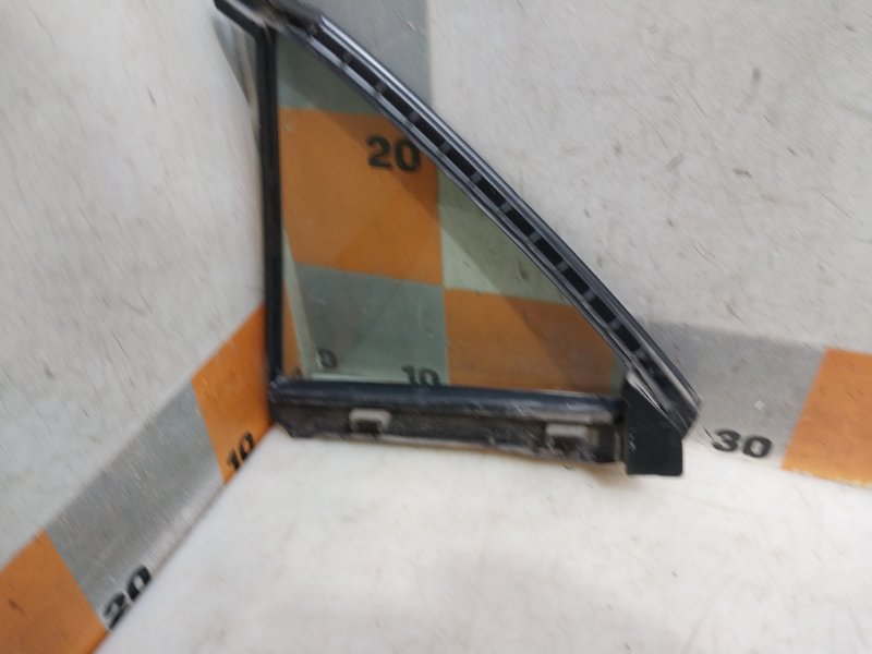 Стекло двери задней правой