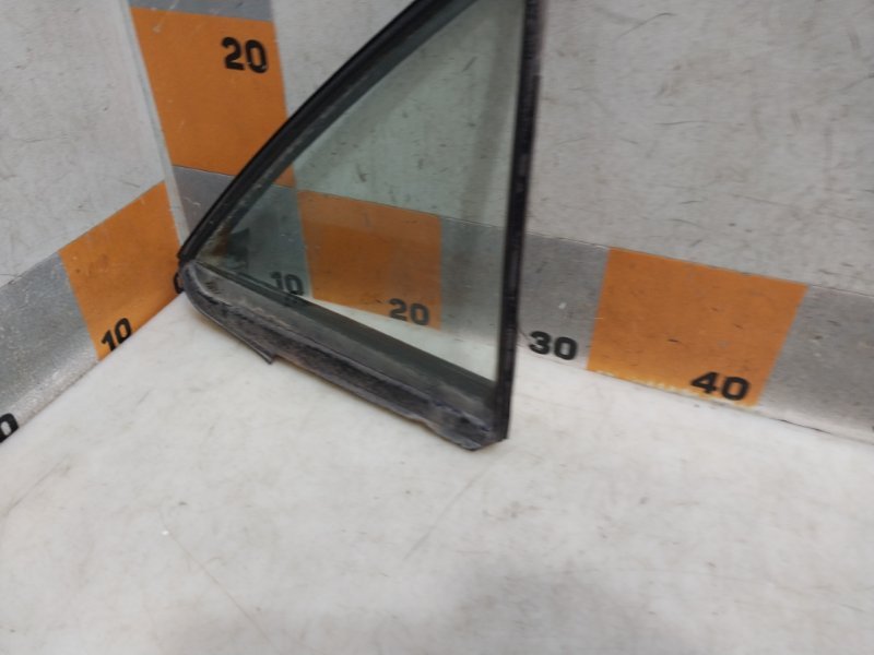 Стекло двери задней правой