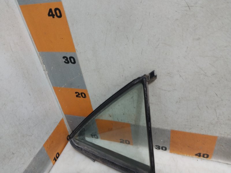 Стекло двери задней правой