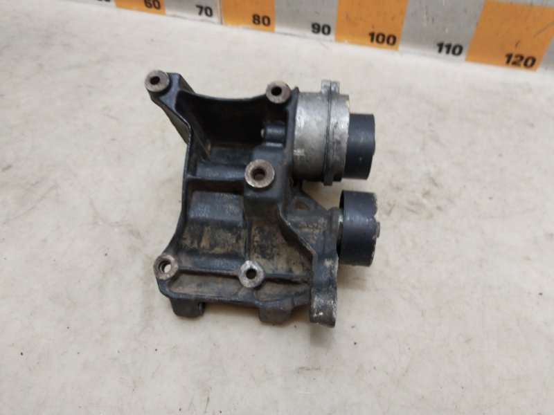 Кронштейн генератора