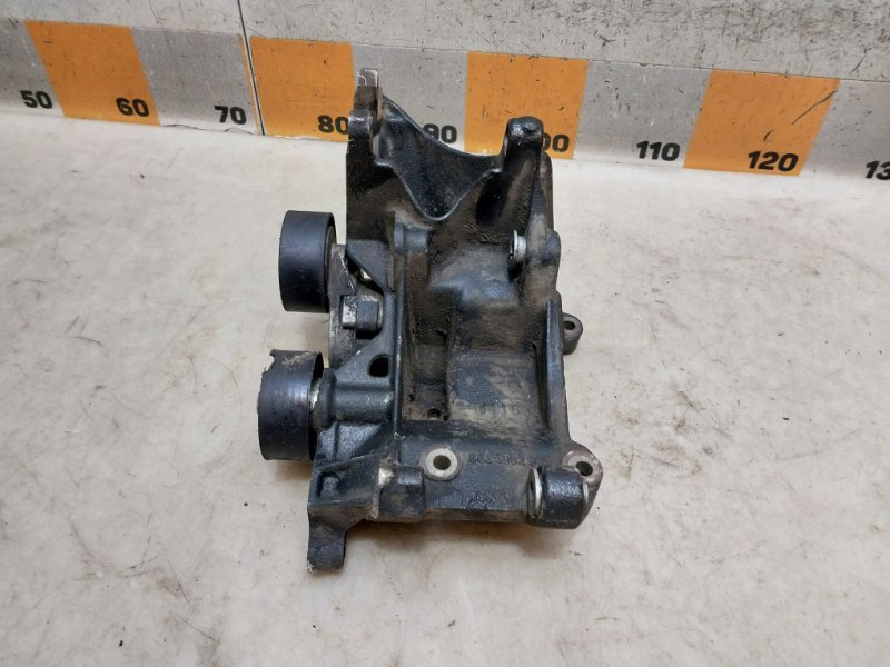 Кронштейн генератора