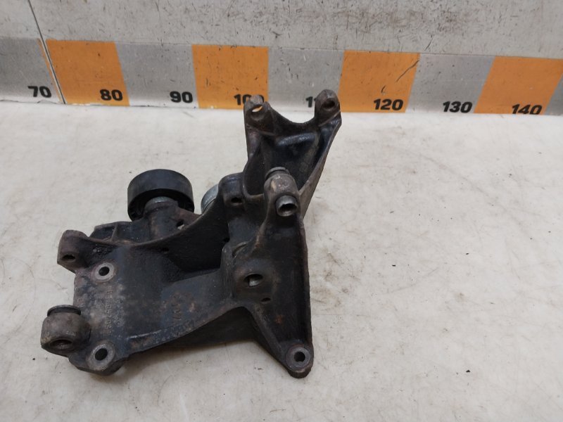 Кронштейн генератора