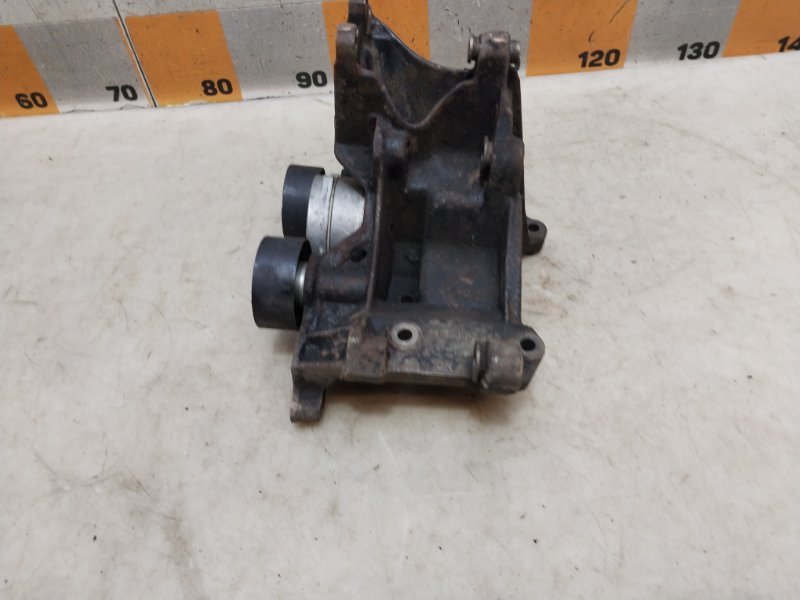 Кронштейн генератора