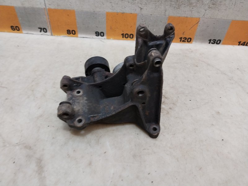 Кронштейн генератора