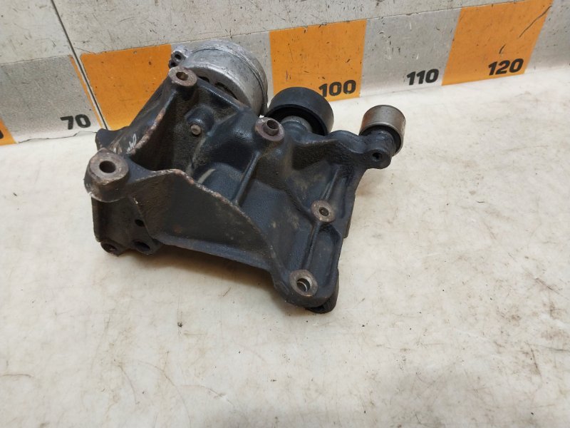 Кронштейн генератора