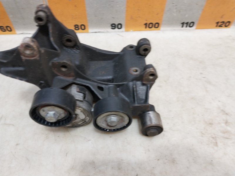 Кронштейн генератора