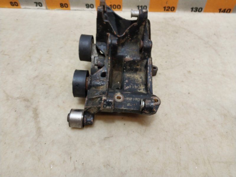 Кронштейн генератора