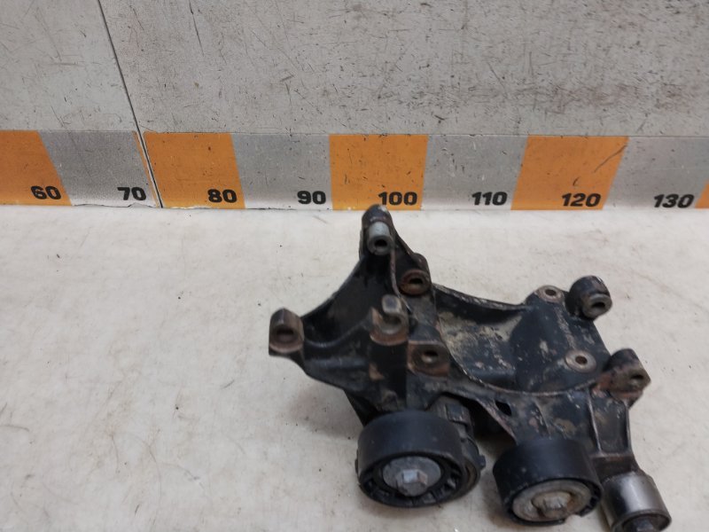 Кронштейн генератора