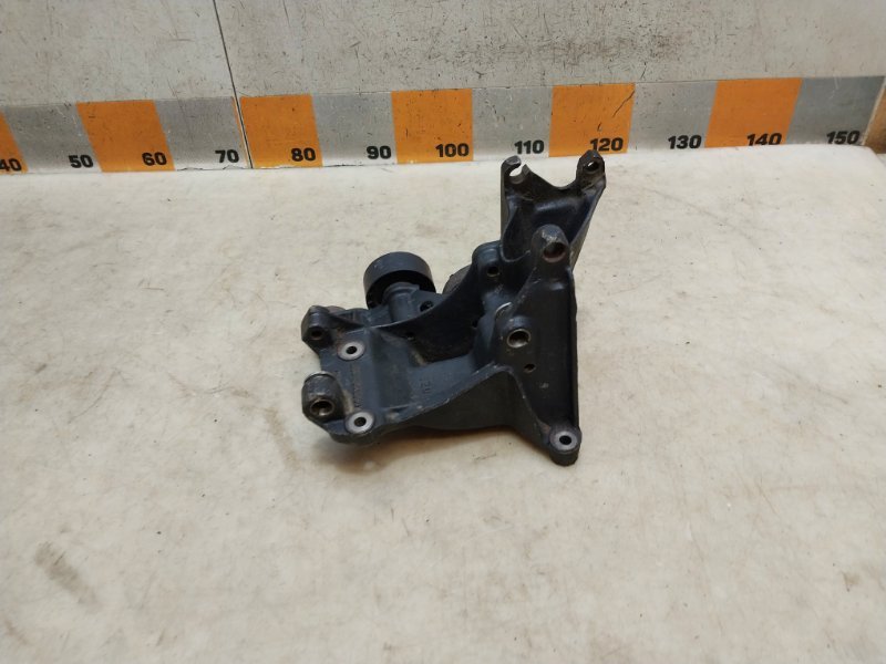 Кронштейн генератора