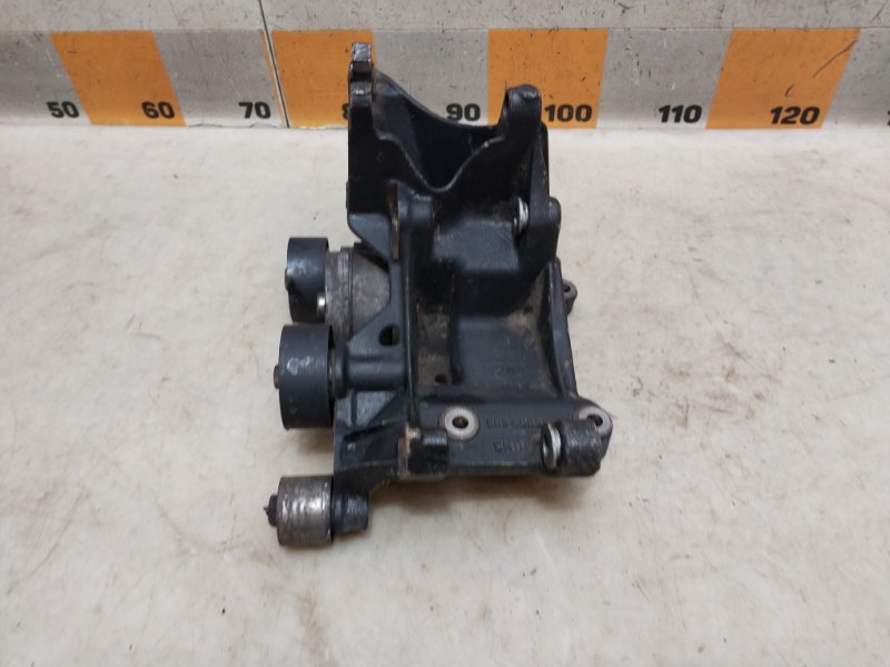 Кронштейн генератора