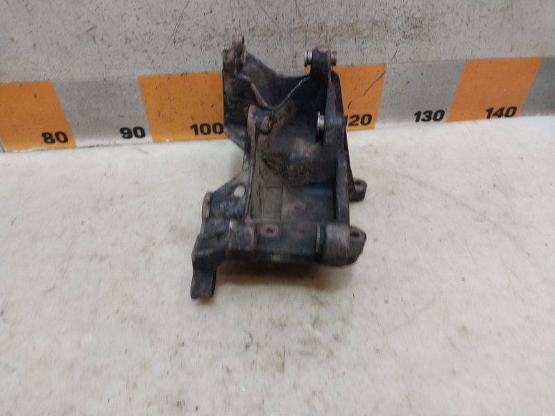 Кронштейн генератора