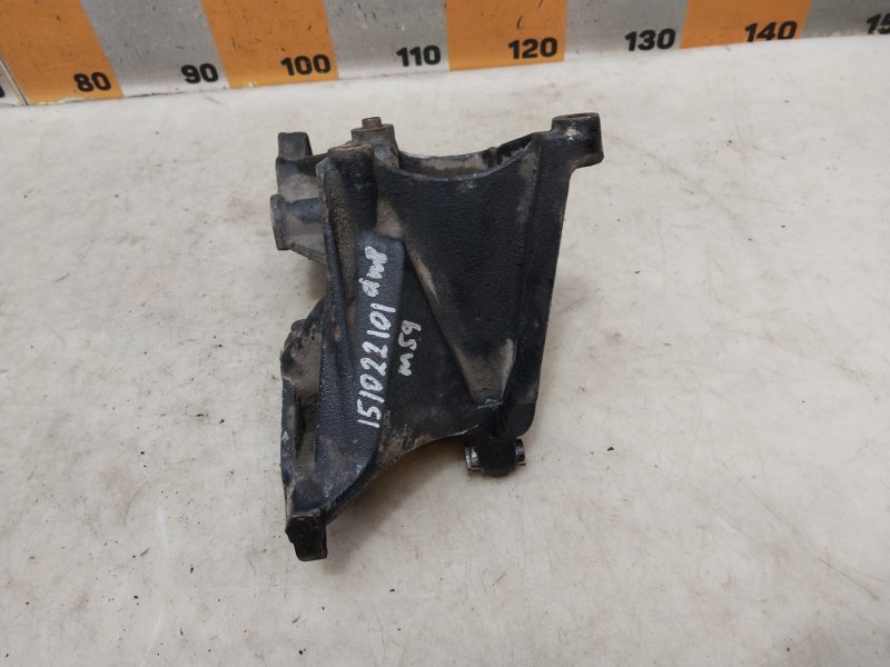 Кронштейн генератора