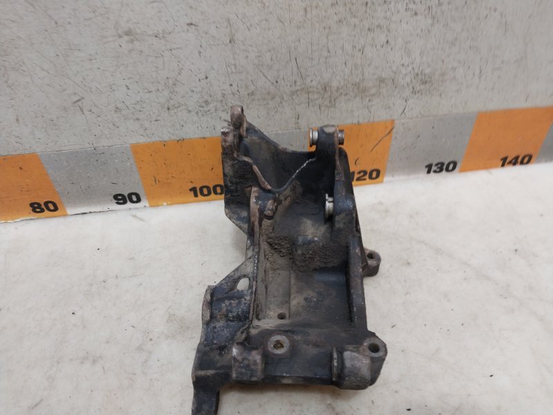 Кронштейн генератора