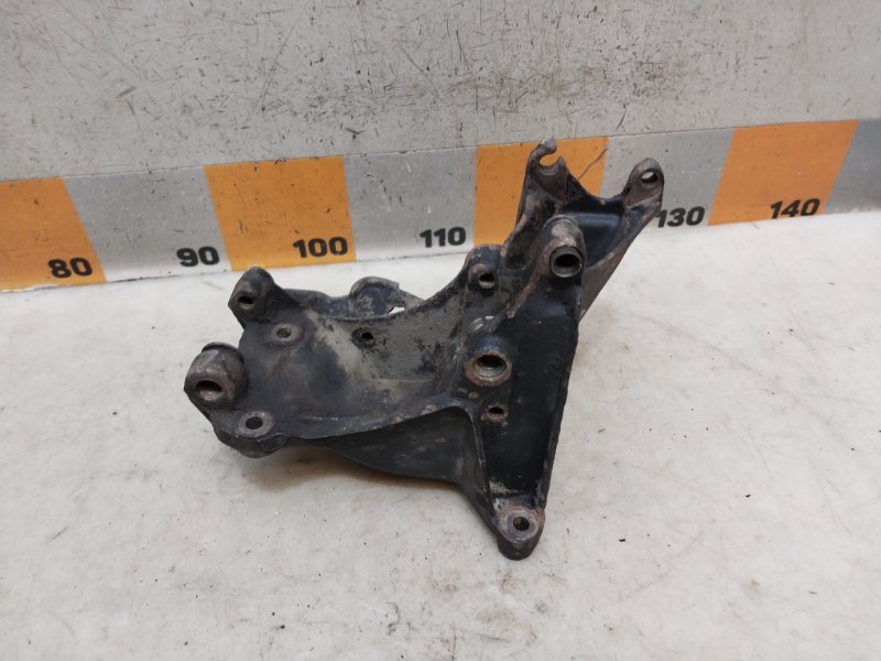 Кронштейн генератора