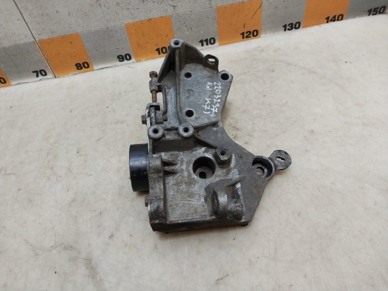 Кронштейн генератора