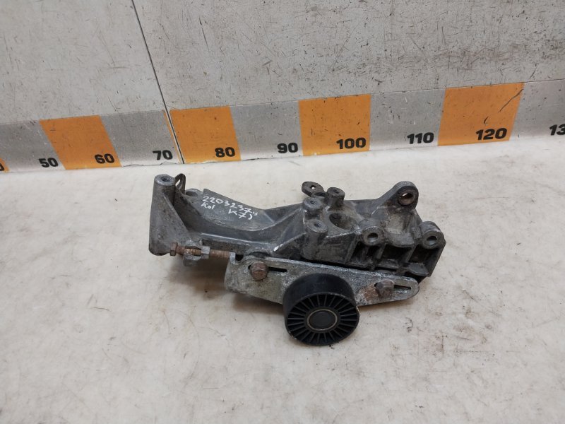 Кронштейн генератора