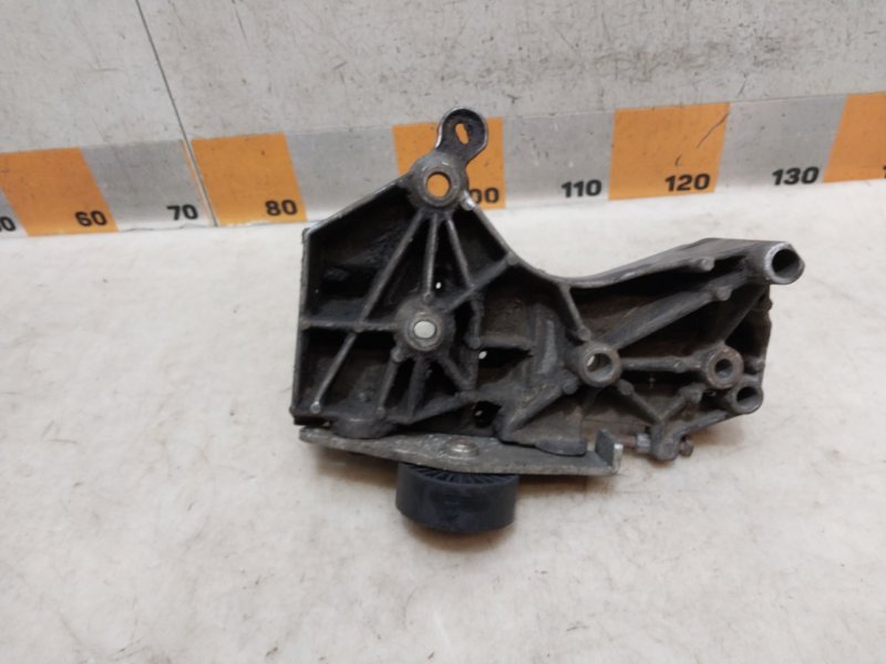 Кронштейн генератора