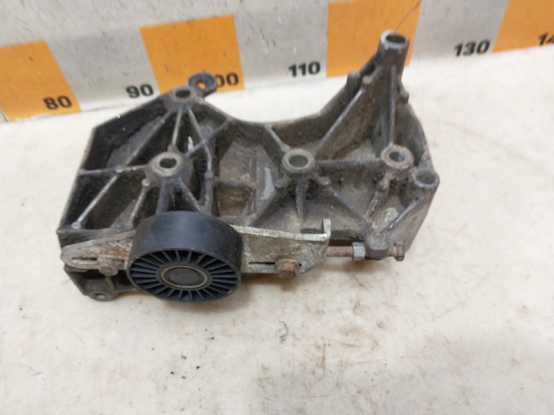 Кронштейн генератора