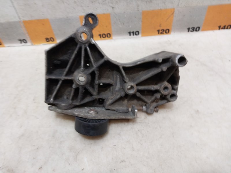 Кронштейн генератора