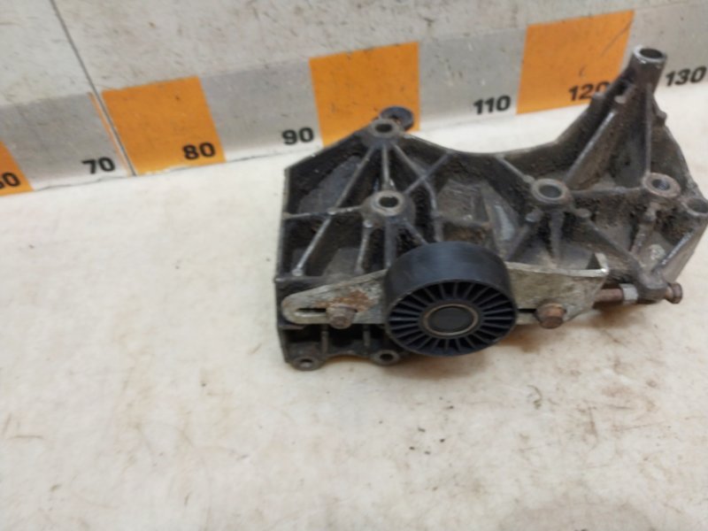 Кронштейн генератора