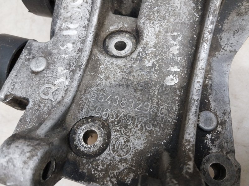 Кронштейн генератора