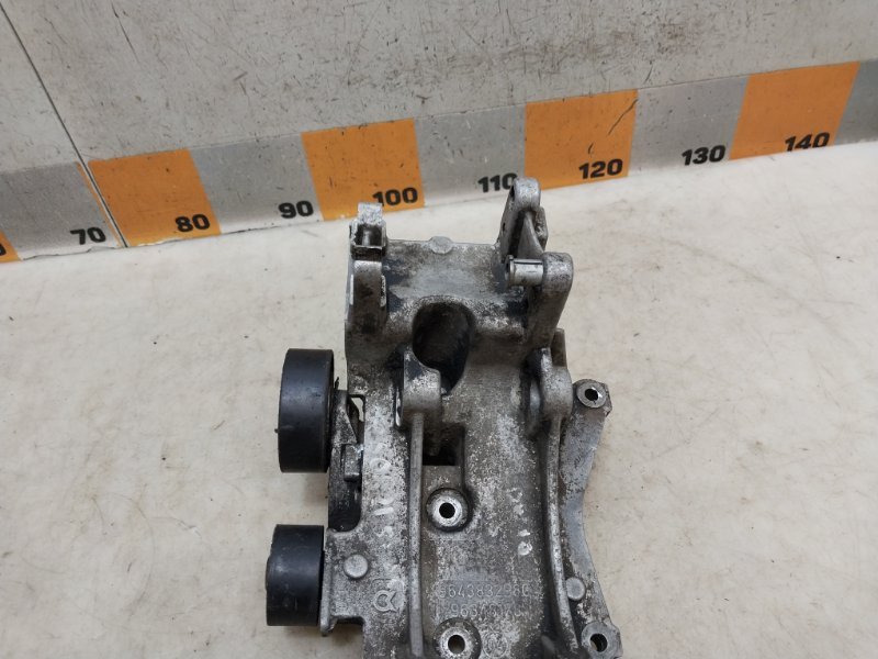 Кронштейн генератора