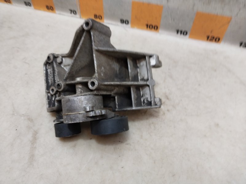 Кронштейн генератора